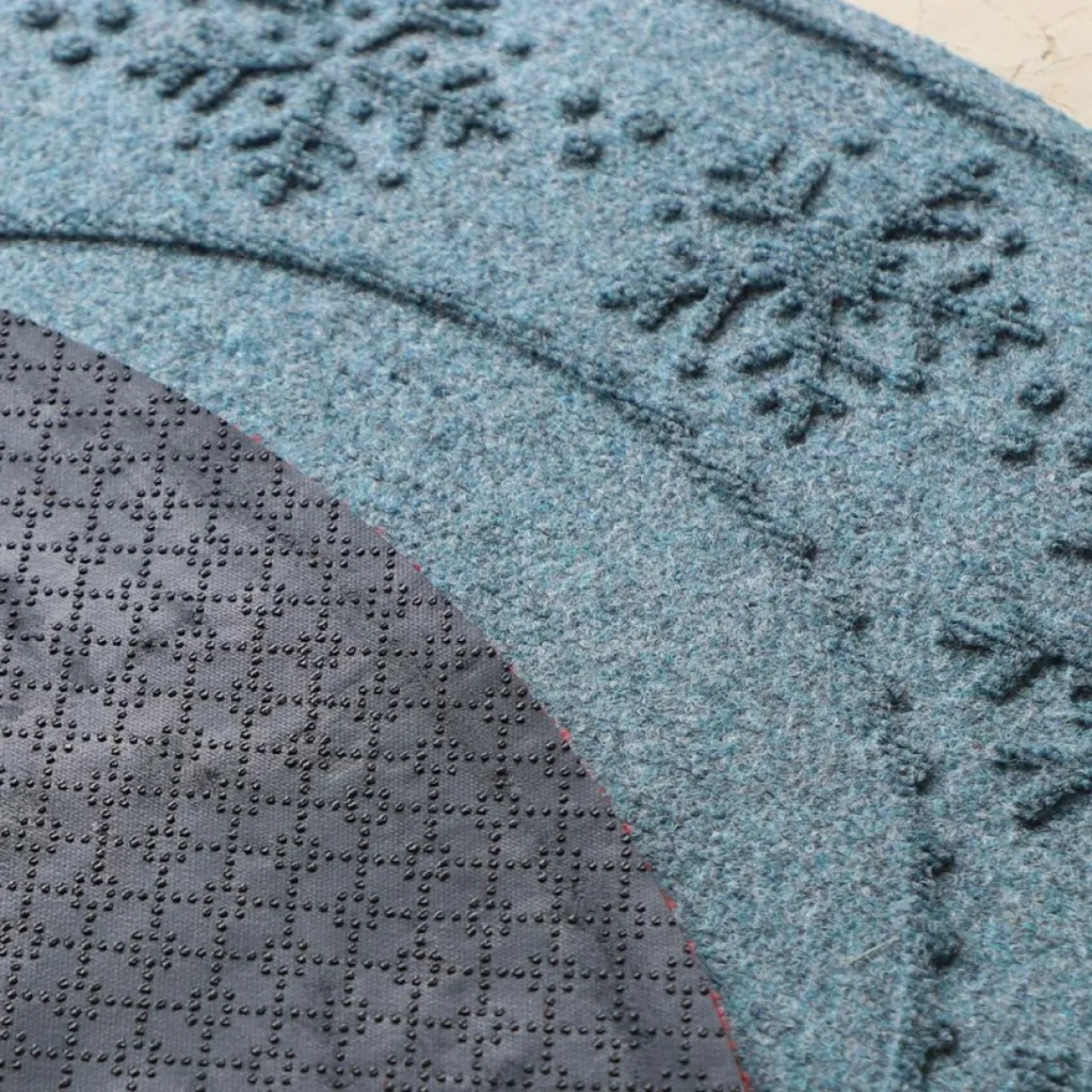 Bungalow Flooring Aqua Shield 35" Round Tree Skirt Mat