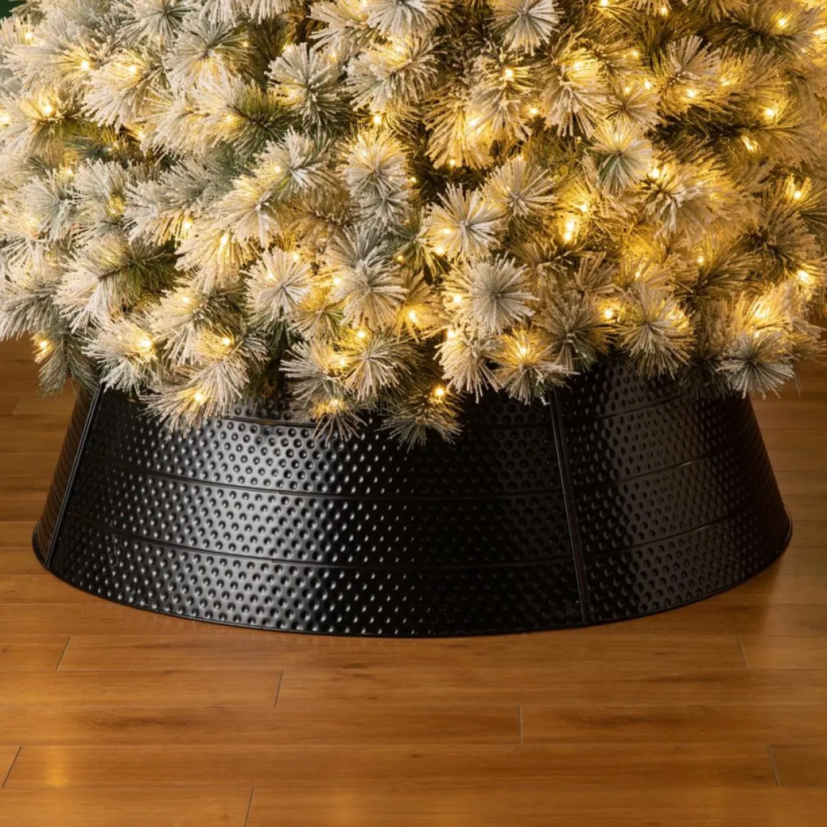 Glitzhome 40.5" D Christmas Hammered Metal Tree Collar