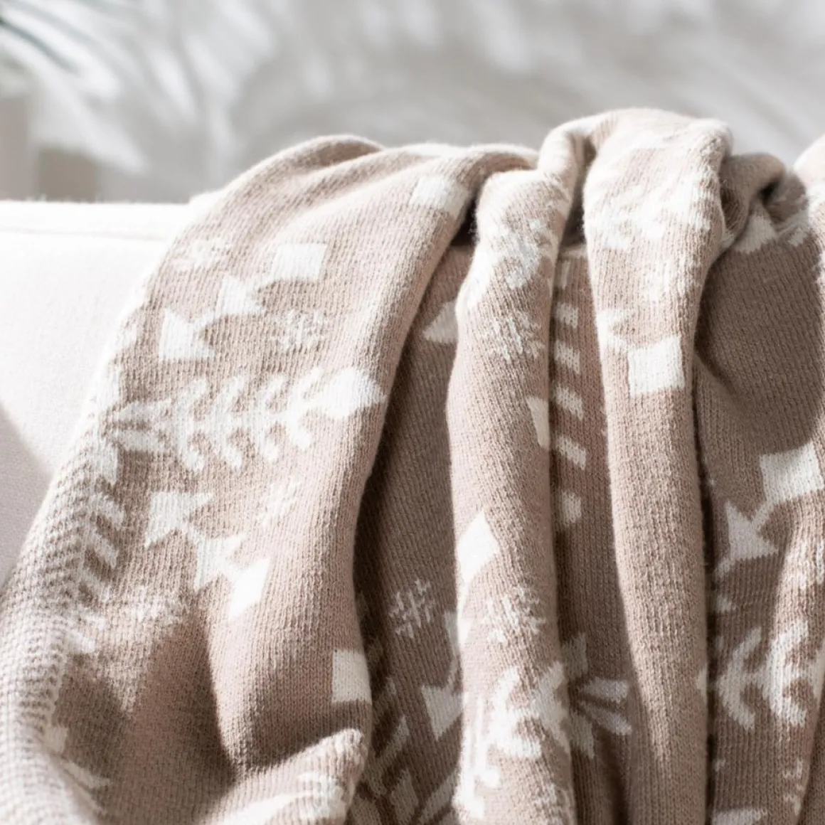 Safavieh Snowflake Throw Blanket